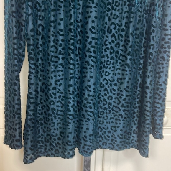 Lane Bryant Green Long Sleeve Velvet Burnout Mock Neck Top Women's Size 18/20 - Picture 3 of 12